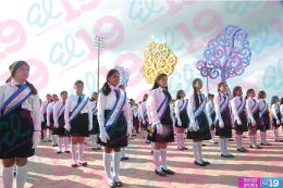 Estudiantes de los distritos V y VI desfilan enalteciendo valores de identidad y fervor patrio