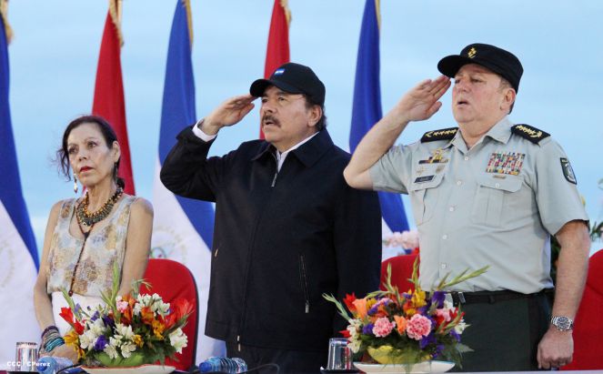 Daniel y Rosario participan en Acto del 36 Aniversario del Ejército de Nicaragua