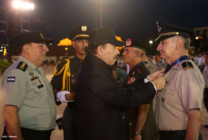 Daniel y Rosario participan en Acto del 36 Aniversario del Ejército de Nicaragua