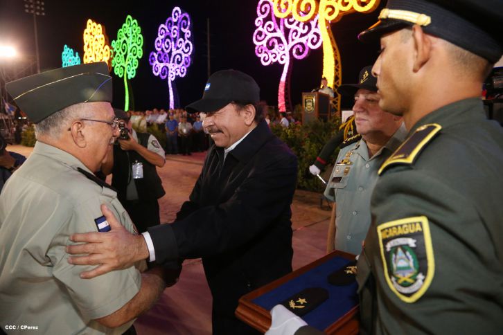 Daniel y Rosario participan en Acto del 36 Aniversario del Ejército de Nicaragua
