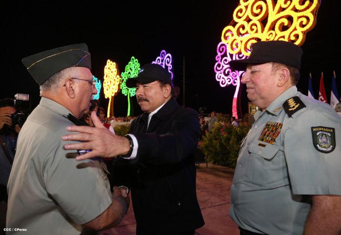 Daniel y Rosario participan en Acto del 36 Aniversario del Ejército de Nicaragua