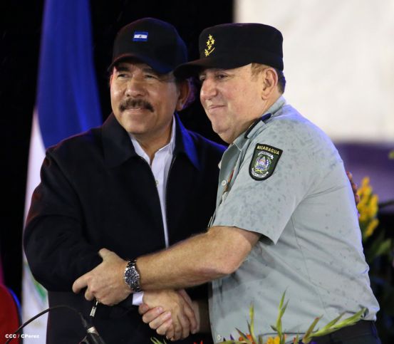 Daniel y Rosario participan en Acto del 36 Aniversario del Ejército de Nicaragua