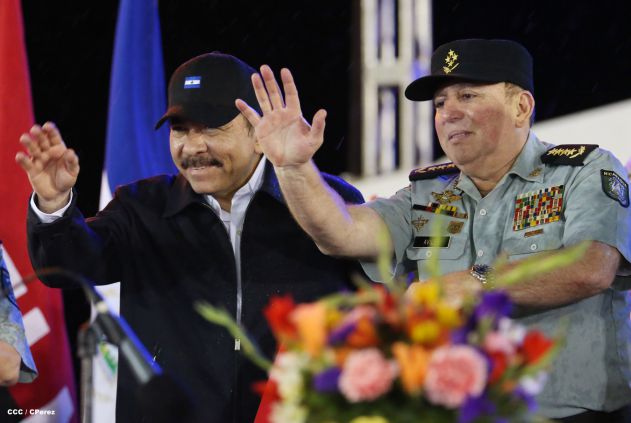 Daniel y Rosario participan en Acto del 36 Aniversario del Ejército de Nicaragua
