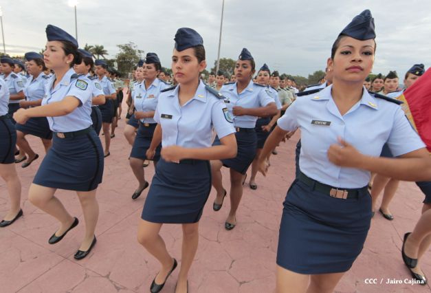 Daniel y Rosario participan en Acto del 36 Aniversario del Ejército de Nicaragua
