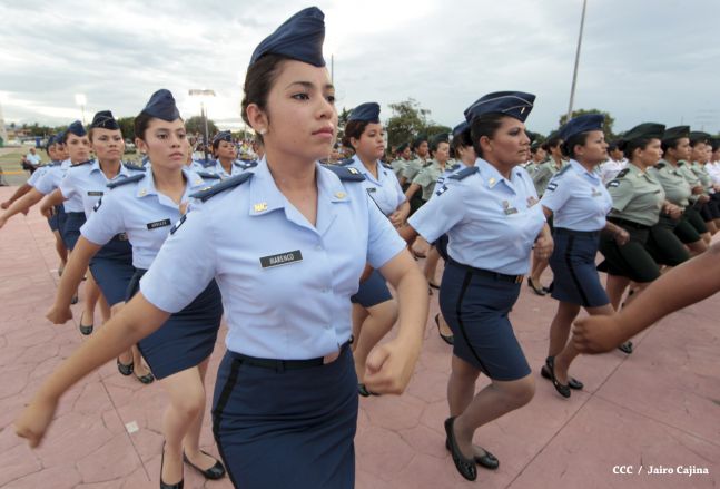 Daniel y Rosario participan en Acto del 36 Aniversario del Ejército de Nicaragua