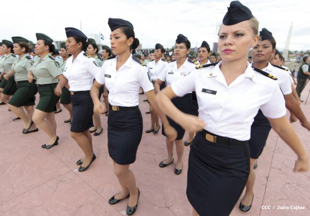 Daniel y Rosario participan en Acto del 36 Aniversario del Ejército de Nicaragua