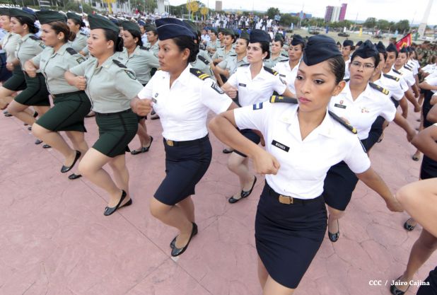 Daniel y Rosario participan en Acto del 36 Aniversario del Ejército de Nicaragua