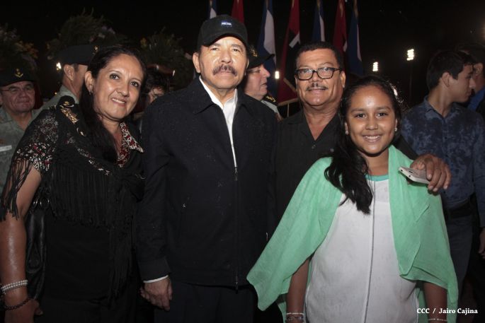 Daniel y Rosario participan en Acto del 36 Aniversario del Ejército de Nicaragua