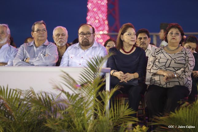 Daniel y Rosario participan en Acto del 36 Aniversario del Ejército de Nicaragua