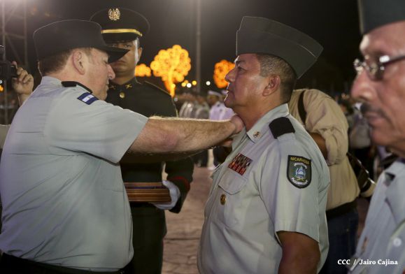 Daniel y Rosario participan en Acto del 36 Aniversario del Ejército de Nicaragua