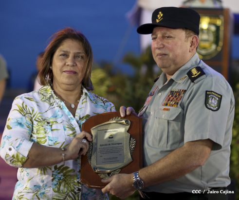 Daniel y Rosario participan en Acto del 36 Aniversario del Ejército de Nicaragua