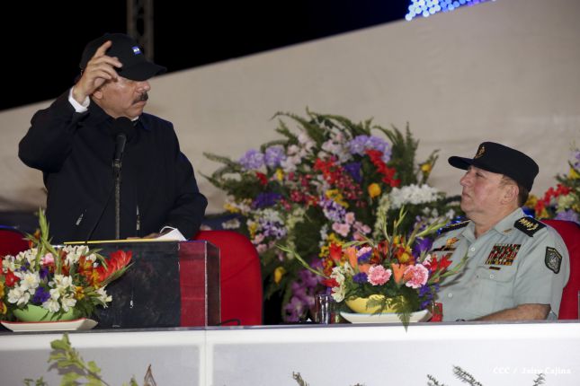 Daniel y Rosario participan en Acto del 36 Aniversario del Ejército de Nicaragua