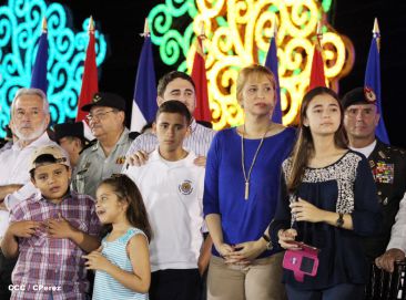 Desfile militar Pueblo-Ejército en Plaza de la Fé "Juan Pablo II"