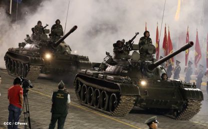 Desfile militar Pueblo-Ejército en Plaza de la Fé "Juan Pablo II"