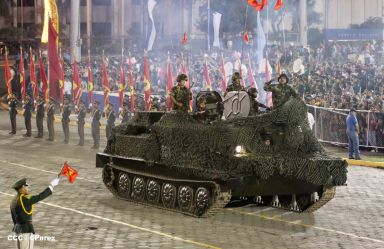 Desfile militar Pueblo-Ejército en Plaza de la Fé "Juan Pablo II"