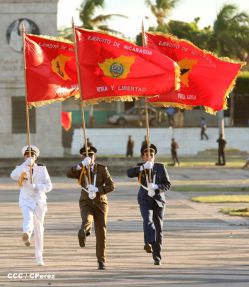 Desfile militar Pueblo-Ejército en Plaza de la Fé "Juan Pablo II"
