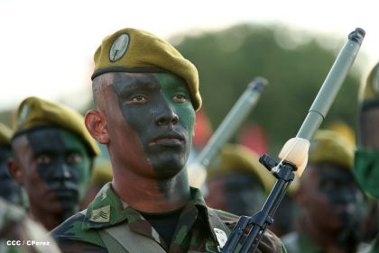 Desfile militar Pueblo-Ejército en Plaza de la Fé "Juan Pablo II"