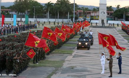 Desfile militar Pueblo-Ejército en Plaza de la Fé "Juan Pablo II"