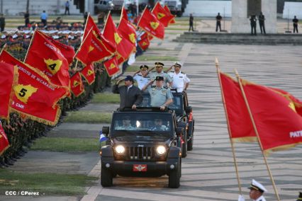Desfile militar Pueblo-Ejército en Plaza de la Fé "Juan Pablo II"