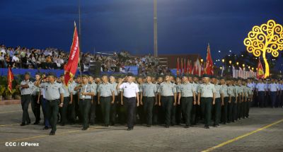 Desfile militar Pueblo-Ejército en Plaza de la Fé "Juan Pablo II"