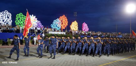 Desfile militar Pueblo-Ejército en Plaza de la Fé "Juan Pablo II"