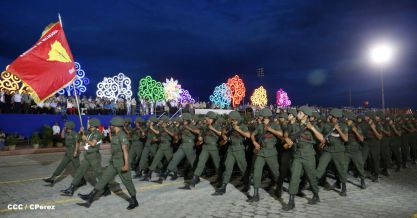 Desfile militar Pueblo-Ejército en Plaza de la Fé "Juan Pablo II"