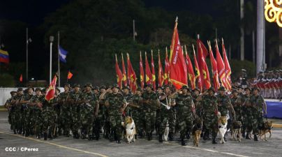 Desfile militar Pueblo-Ejército en Plaza de la Fé "Juan Pablo II"