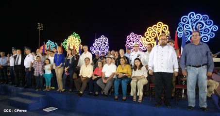 Desfile militar Pueblo-Ejército en Plaza de la Fé "Juan Pablo II"