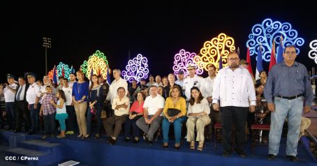 Desfile militar Pueblo-Ejército en Plaza de la Fé "Juan Pablo II"