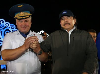 Desfile militar Pueblo-Ejército en Plaza de la Fé "Juan Pablo II"