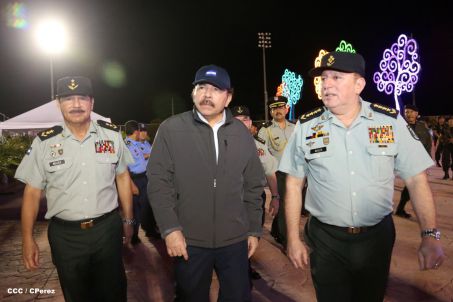 Desfile militar Pueblo-Ejército en Plaza de la Fé "Juan Pablo II"