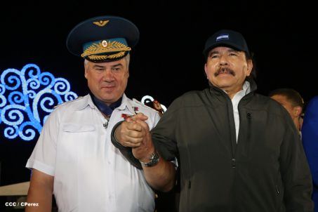 Desfile militar Pueblo-Ejército en Plaza de la Fé "Juan Pablo II"