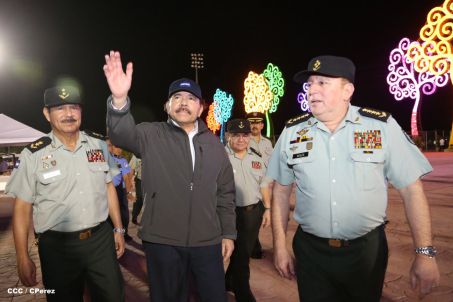 Desfile militar Pueblo-Ejército en Plaza de la Fé "Juan Pablo II"