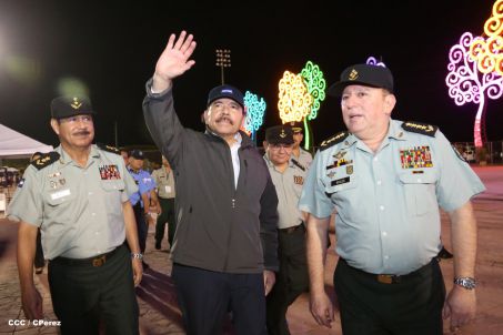 Desfile militar Pueblo-Ejército en Plaza de la Fé "Juan Pablo II"