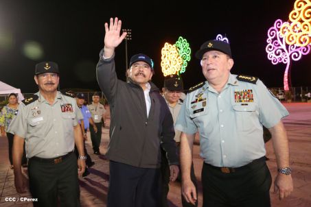 Desfile militar Pueblo-Ejército en Plaza de la Fé "Juan Pablo II"