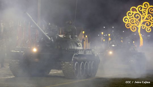Desfile militar Pueblo-Ejército en Plaza de la Fé "Juan Pablo II"