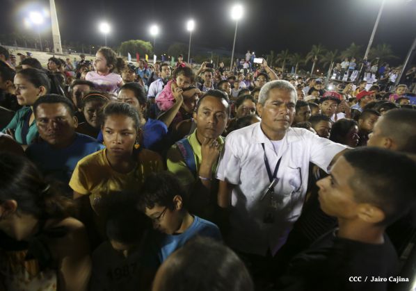 Desfile militar Pueblo-Ejército en Plaza de la Fé "Juan Pablo II"