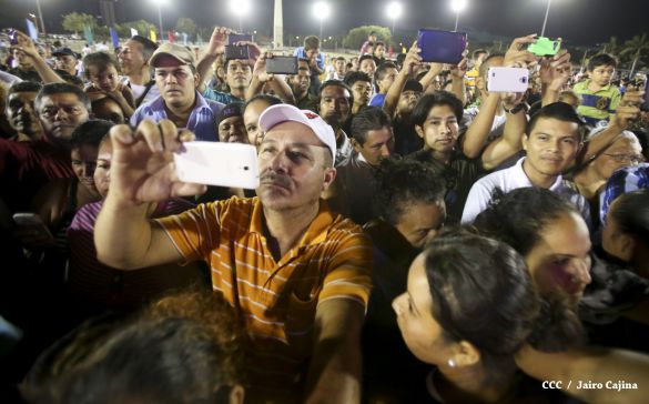 Desfile militar Pueblo-Ejército en Plaza de la Fé "Juan Pablo II"