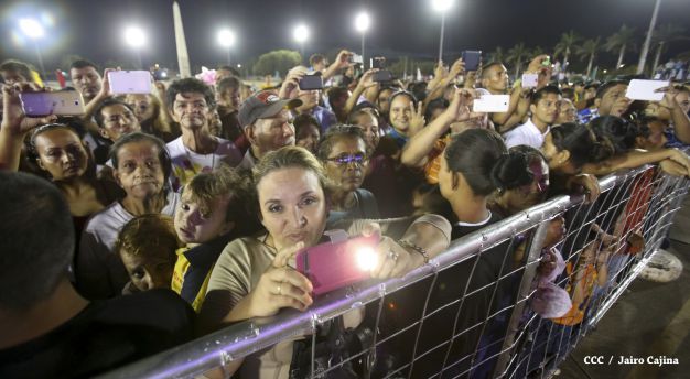 Desfile militar Pueblo-Ejército en Plaza de la Fé "Juan Pablo II"