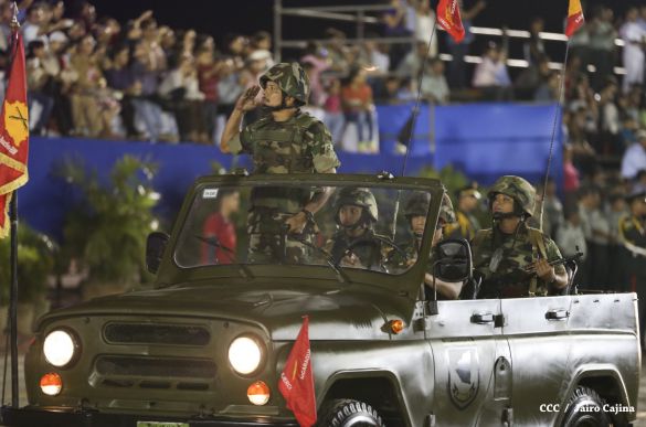 Desfile militar Pueblo-Ejército en Plaza de la Fé "Juan Pablo II"