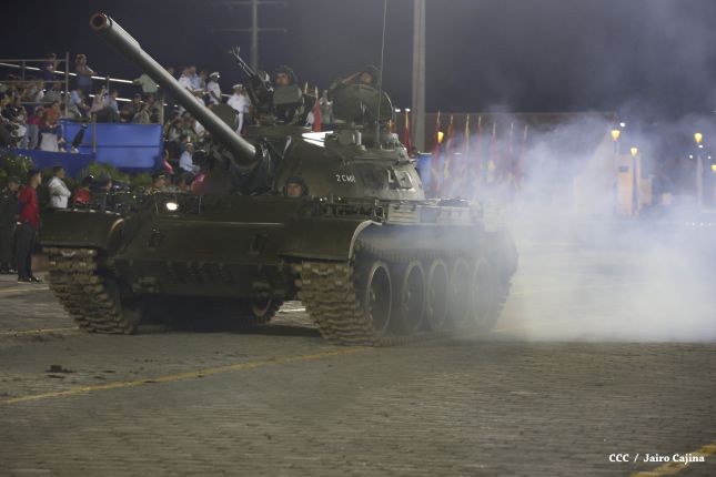 Desfile militar Pueblo-Ejército en Plaza de la Fé "Juan Pablo II"