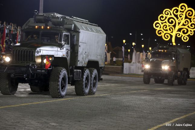 Desfile militar Pueblo-Ejército en Plaza de la Fé "Juan Pablo II"