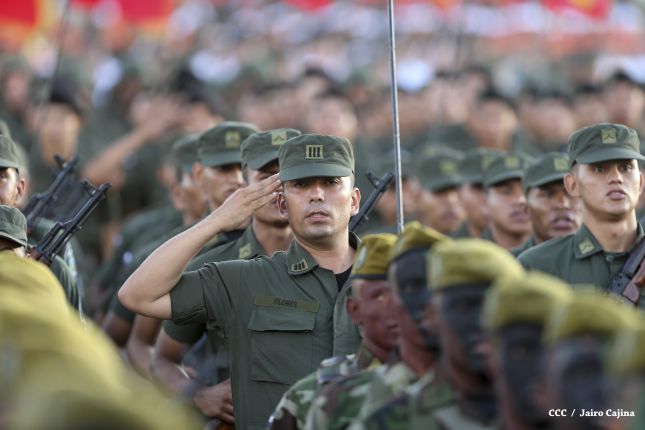 Desfile militar Pueblo-Ejército en Plaza de la Fé "Juan Pablo II"