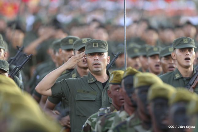 Desfile militar Pueblo-Ejército en Plaza de la Fé "Juan Pablo II"