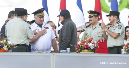 Desfile militar Pueblo-Ejército en Plaza de la Fé "Juan Pablo II"
