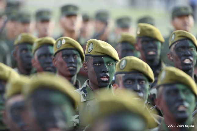 Desfile militar Pueblo-Ejército en Plaza de la Fé "Juan Pablo II"