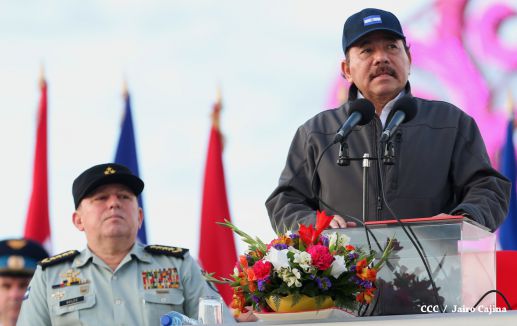 Desfile militar Pueblo-Ejército en Plaza de la Fé "Juan Pablo II"