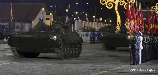 Desfile militar Pueblo-Ejército en Plaza de la Fé "Juan Pablo II"
