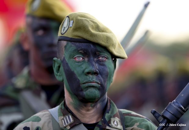Desfile militar Pueblo-Ejército en Plaza de la Fé "Juan Pablo II"