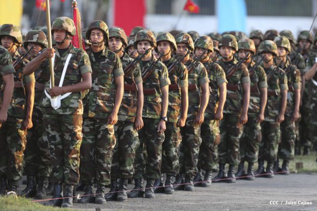 Desfile militar Pueblo-Ejército en Plaza de la Fé "Juan Pablo II"